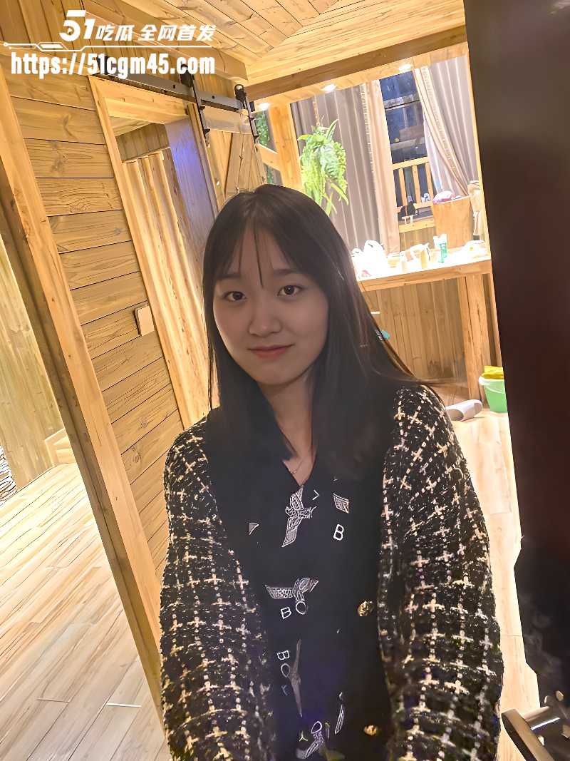 白皙高中生酒店性爱自拍 2 白皙高中生酒店性爱自拍 2