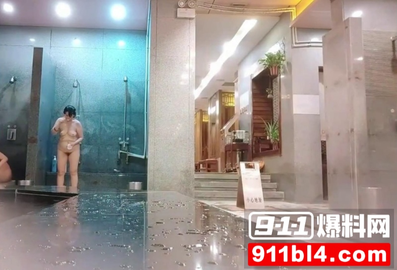 顶级反差女神 偷拍洗浴3