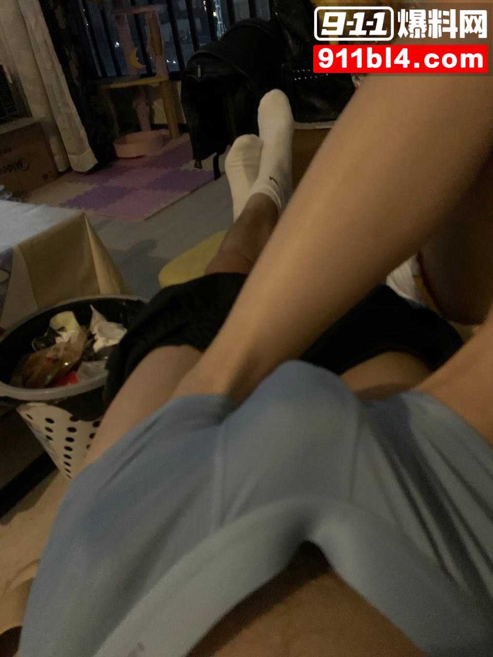 短发美足小骚货魏晴瑜5