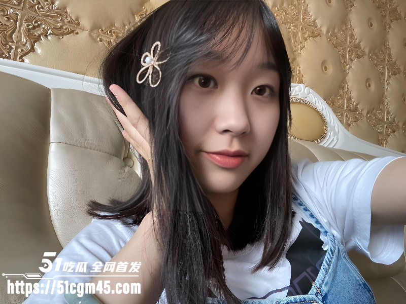 白皙高中生酒店性爱自拍 1 白皙高中生酒店性爱自拍 1