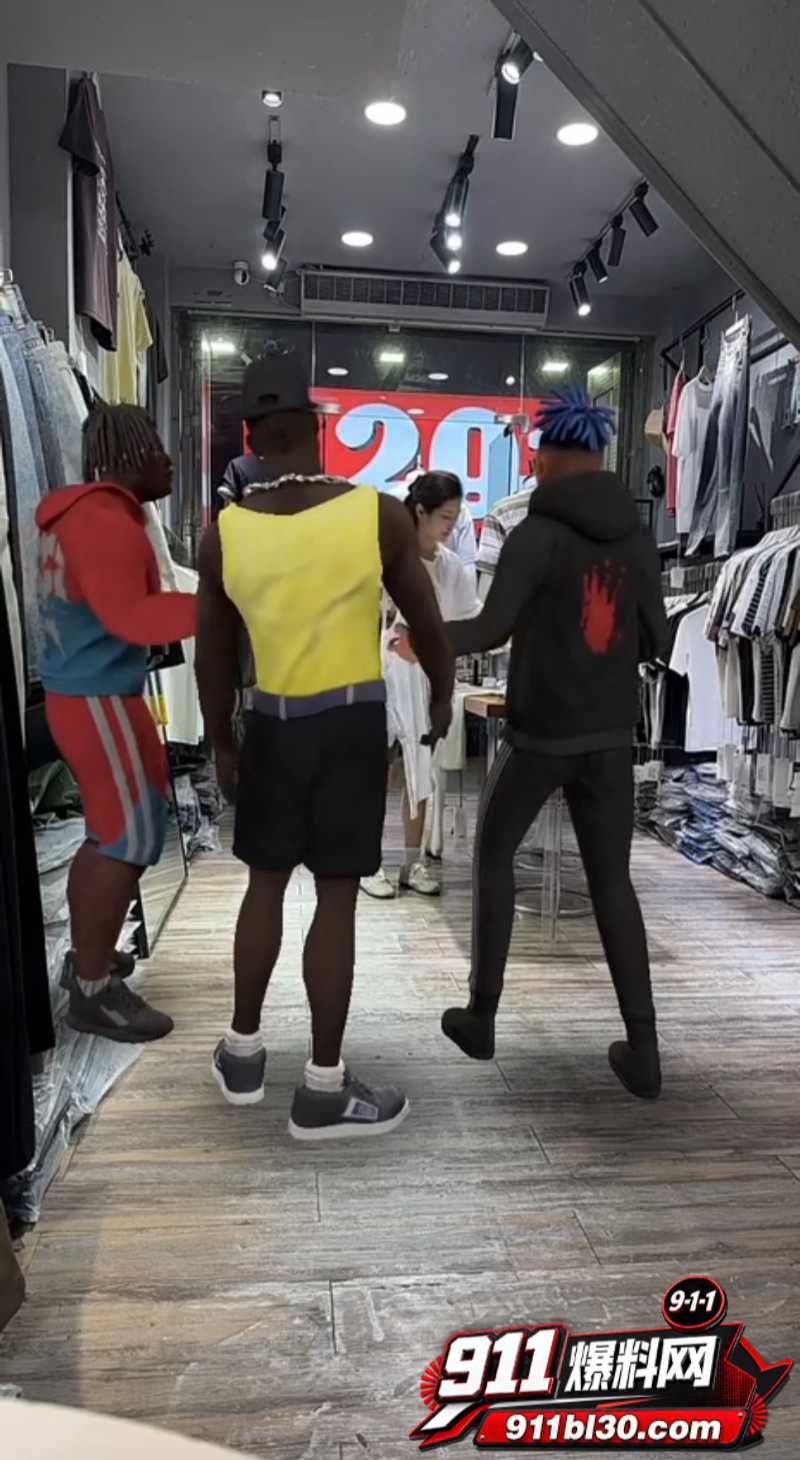 现实版三英战吕布 1