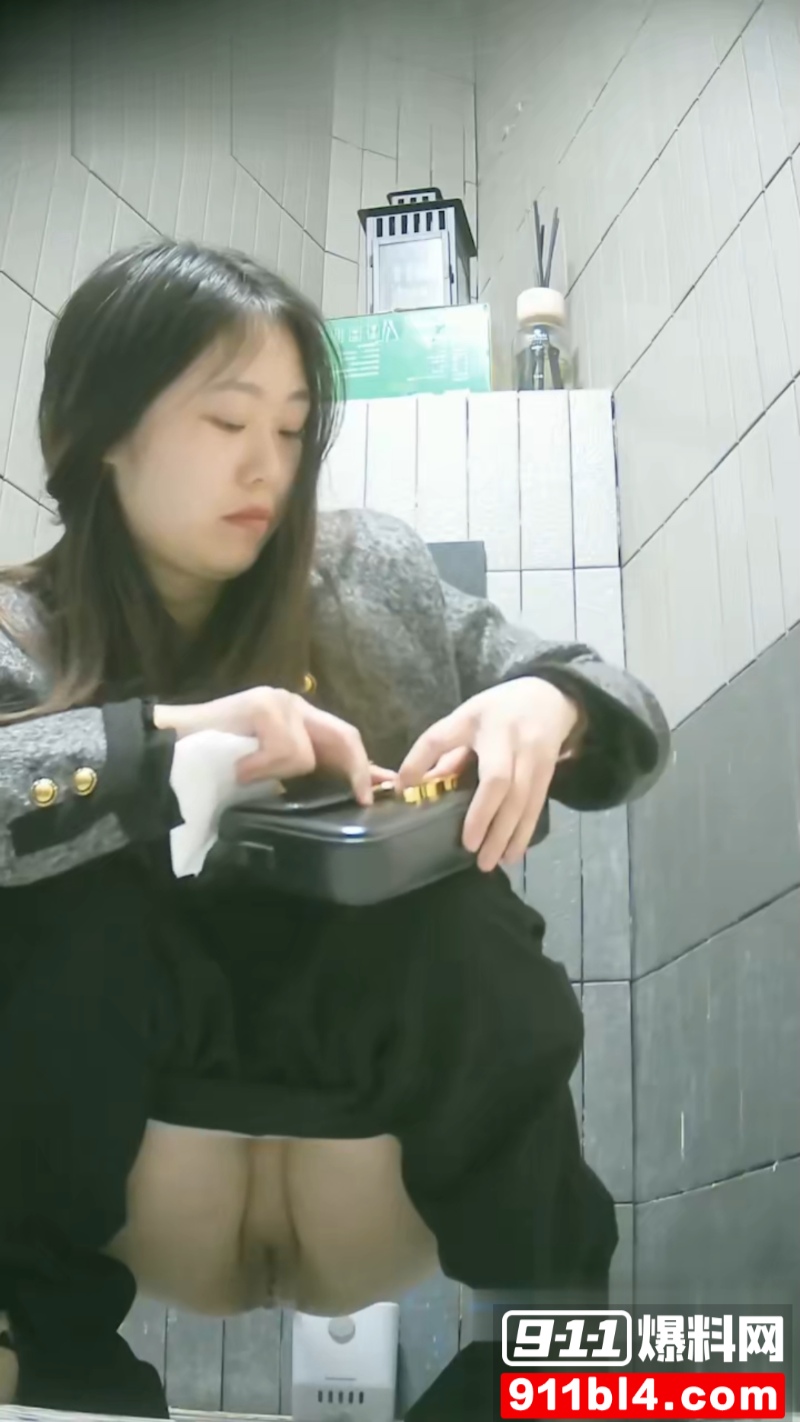 商场女厕偷拍 9