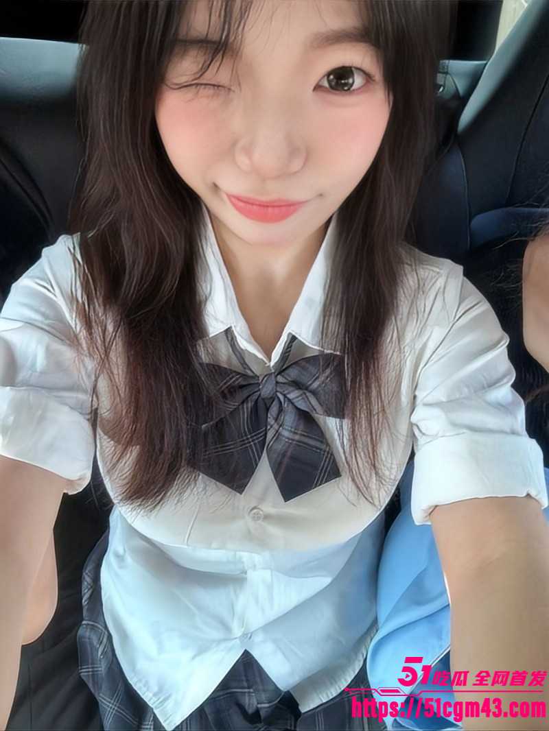 学生妹拉老师跑天台野战做爱01