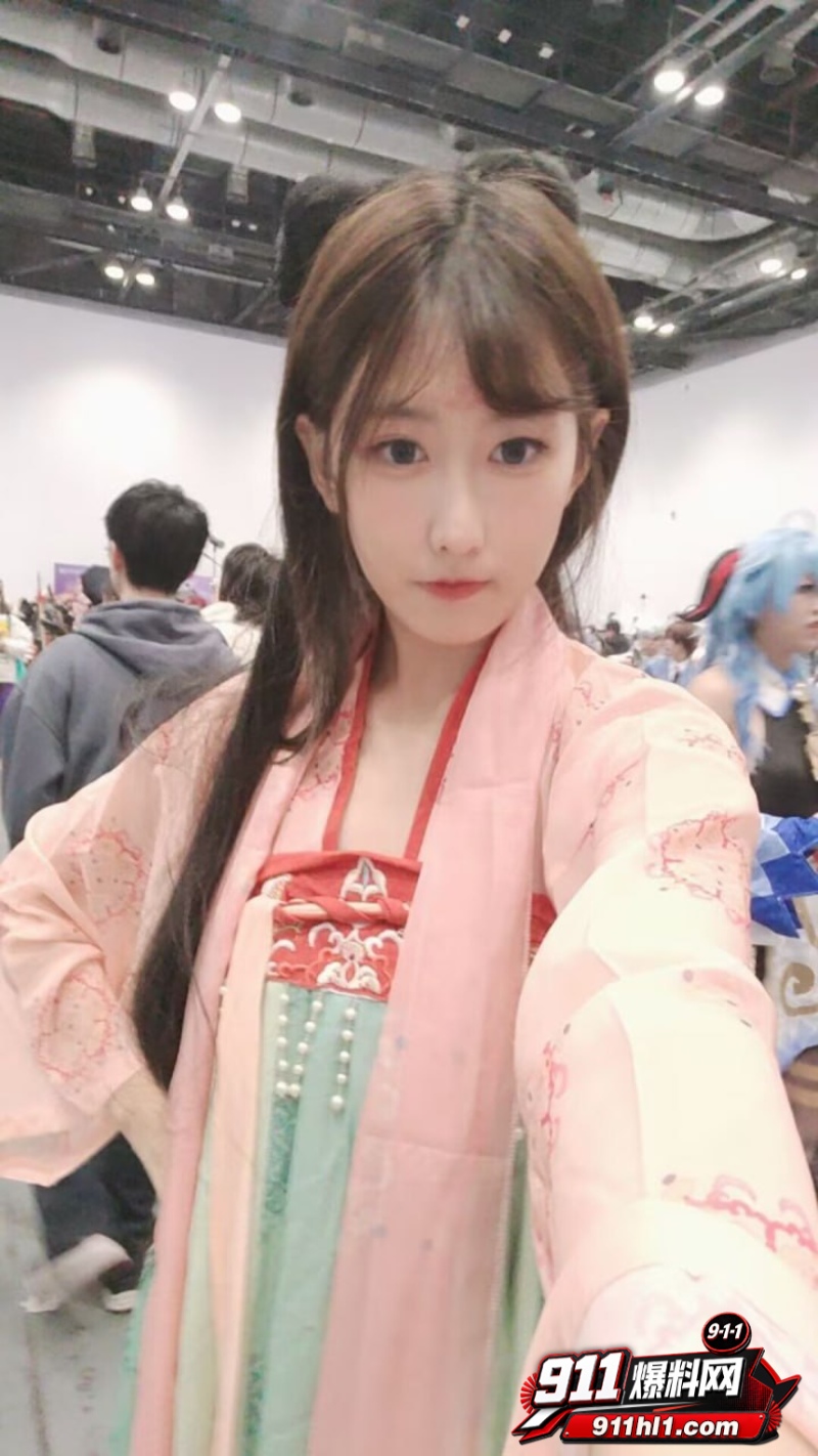 余堇晗 脖子栓狗链被玩弄11 余堇晗 脖子栓狗链被玩弄11